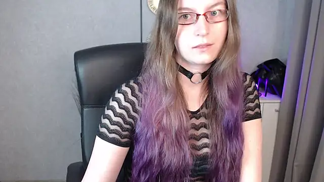 emmaxDelight online show from 10/22/25, 05:30