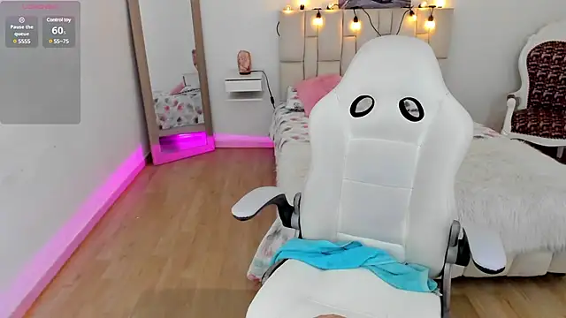 zoe turnner 18 online show from 02/21/25, 11:22