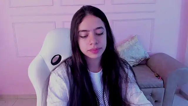 zoe turnner 18 online show from 10/10/25, 11:53