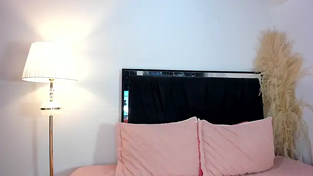 lilithTeen1  online show from 03/26/26, 08:14