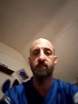 Snapshot of armdy371 chatting on 04/11/26, 01:37 armdy371 online show from 04/11/26, 01:37