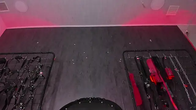 Carolina Arias online show from 10/15/25, 03:23