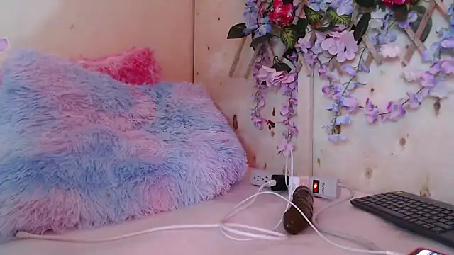 Gianna cute  online show from 11/30/25, 03:10