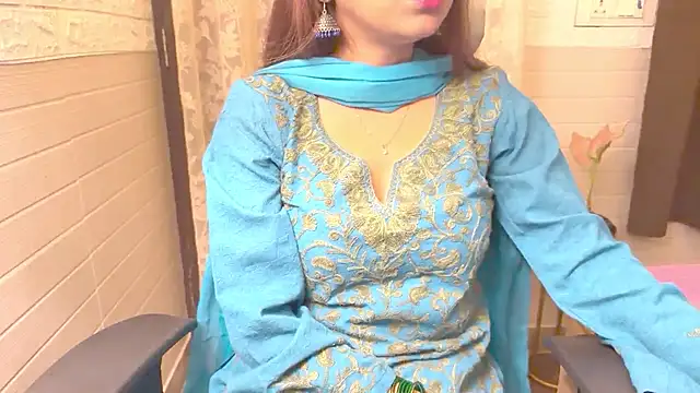 Snapshot of Your_Sassy_Goddess chatting on 03/18/25, 04:37 Your Sassy Goddess online show from 03/18/25, 04:37