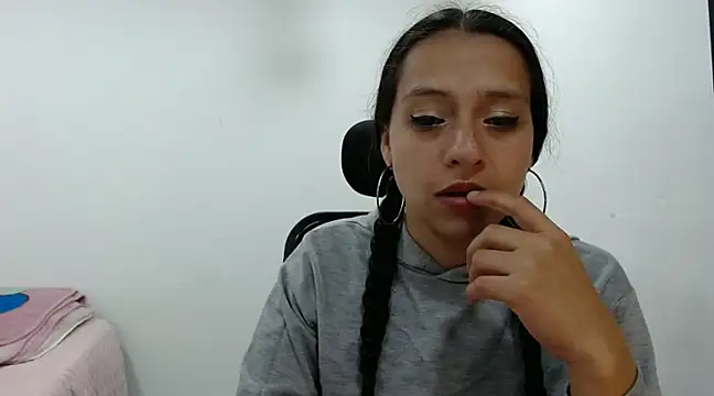 loren3124 online show from 12/12/24, 04:15