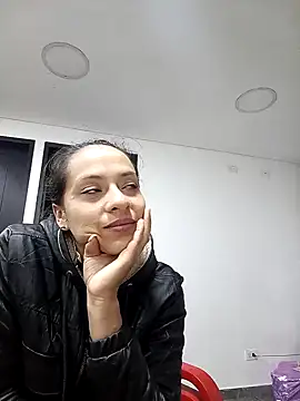 loren3124 online show from 12/13/24, 07:25