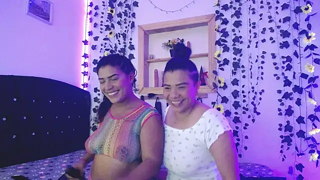 Snapshot of kaylie_dakota chatting on 10/25/25, 01:02 kaylie dakota online show from 10/25/25, 01:02