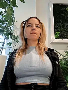 allinqueen online show from 02/23/25, 01:21