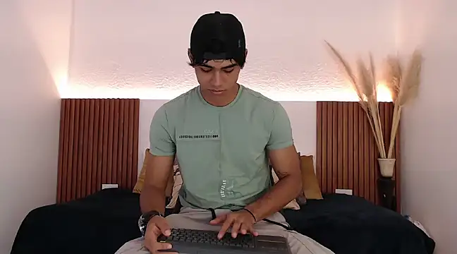 zander 2120 online show from 12/21/24, 02:15