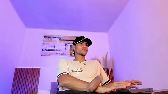 Snapshot of zander_2120 chatting on 07/27/26, 01:51 zander 2120 online show from 07/27/26, 01:51