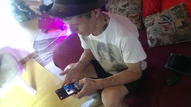 laye19 online show from 02/19/25, 04:44