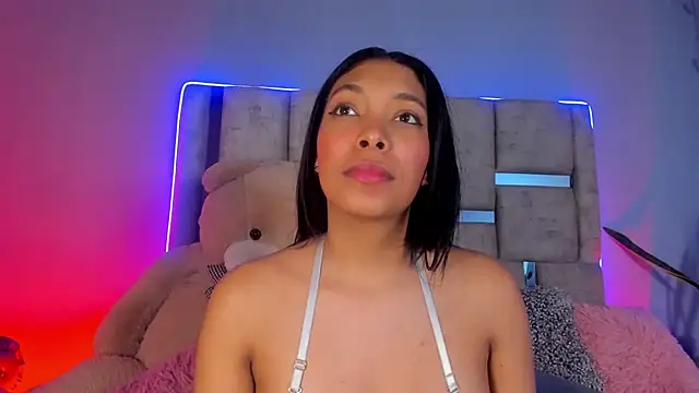 Snapshot of KarolRojas_ chatting on 02/26/25, 09:32 KarolRojas online show from 02/26/25, 09:32