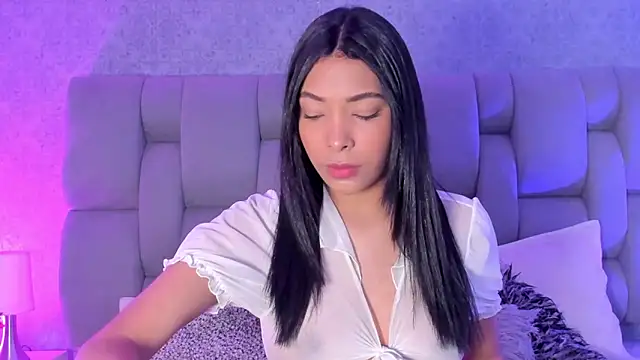 Snapshot of KarolRojas_ chatting on 09/13/25, 03:28 KarolRojas online show from 09/13/25, 03:28