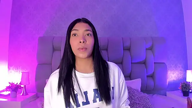 Snapshot of KarolRojas_ chatting on 09/18/25, 03:19 KarolRojas online show from 09/18/25, 03:19