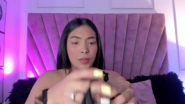 Snapshot of KarolRojas_ chatting on 10/14/25, 03:29 KarolRojas online show from 10/14/25, 03:29