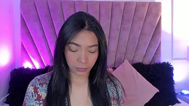 Snapshot of KarolRojas_ chatting on 10/22/25, 03:18 KarolRojas online show from 10/22/25, 03:18