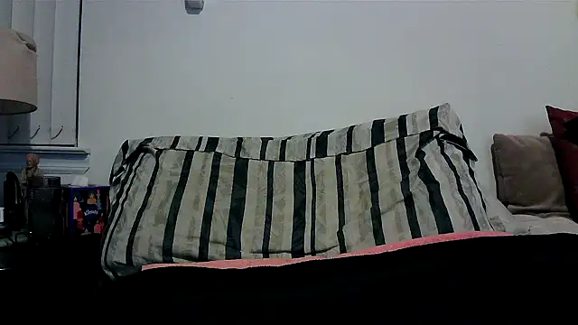 Snapshot of Hand69someguy chatting on 05/17/26, 03:04 Hand69someguy online show from 05/17/26, 03:04