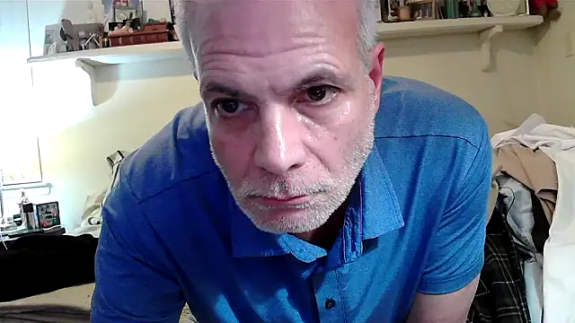 Snapshot of Hand69someguy chatting on 05/23/26, 02:17 Hand69someguy online show from 05/23/26, 02:17