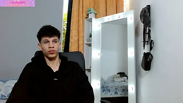 Snapshot of jeff_ross chatting on 12/15/24, 09:20 jeff ross online show from 12/15/24, 09:20