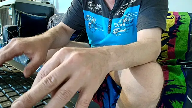 Snapshot of bi_boy_skype chatting on 05/21/26, 05:42 bi boy skype online show from 05/21/26, 05:42