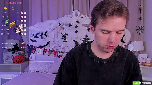 ArthurWhitee online show from 10/15/25, 03:06