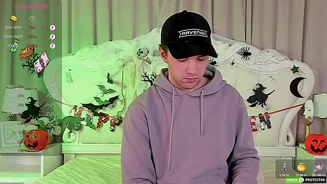 ArthurWhitee online show from 10/31/25, 05:03