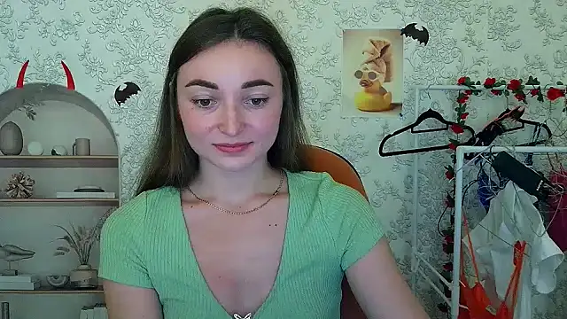  Barbie Kiss  online show from 11/02/25, 05:37