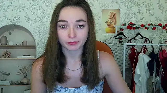  Barbie Kiss  online show from 11/11/25, 03:45