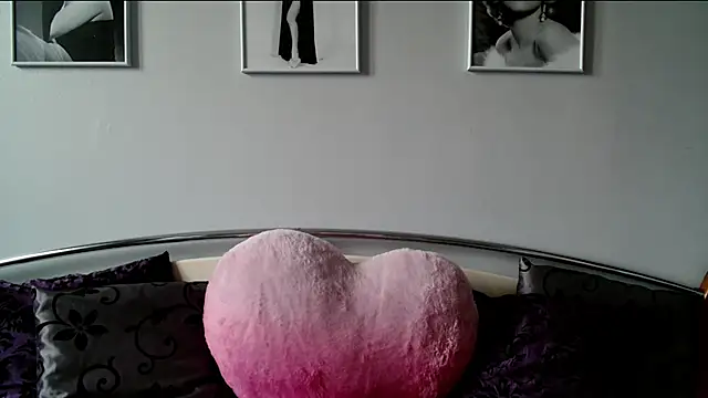 sexyjennyeu online show from 02/12/25, 01:16