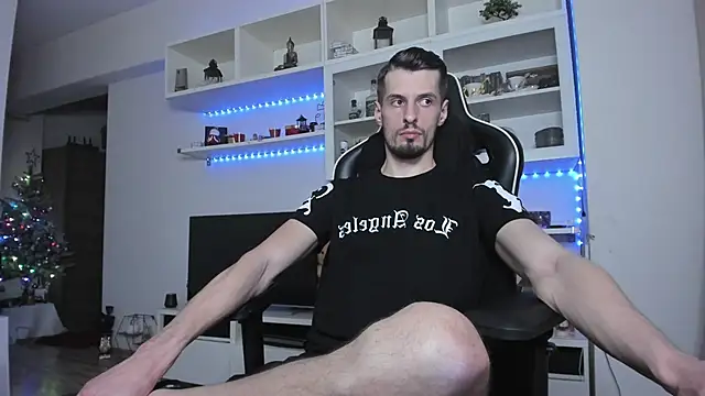 Snapshot of ToddClaytonn chatting on 01/05/26, 05:27 ToddClaytonn online show from 01/05/26, 05:27