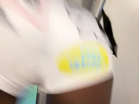 Snapshot of Naomiruty chatting on 12/27/24, 01:32 Naomiruty online show from 12/27/24, 01:32