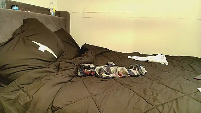 Snapshot of Naomiruty chatting on 10/21/25, 02:01 Naomiruty online show from 10/21/25, 02:01