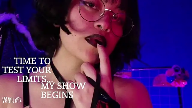 vanelope11 online show from 09/17/25, 07:37