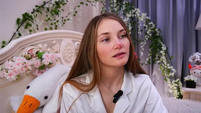 MonaEldon online show from 11/23/25, 02:44