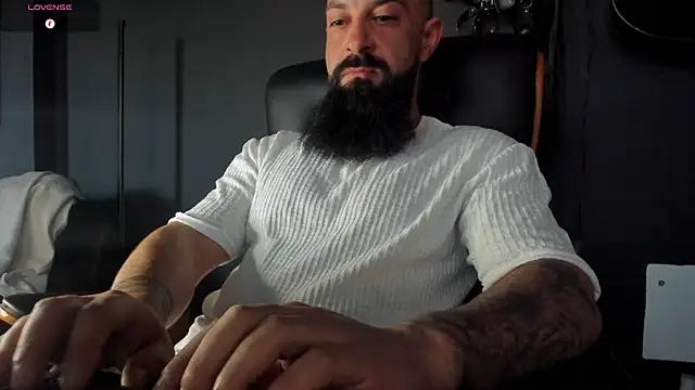 Snapshot of axxelrich_ chatting on 09/15/25, 04:23 axxelrich  online show from 09/15/25, 04:23