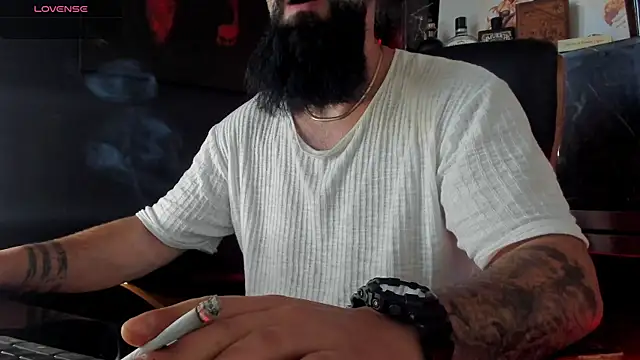 Snapshot of axxelrich_ chatting on 09/22/25, 06:48 axxelrich  online show from 09/22/25, 06:48