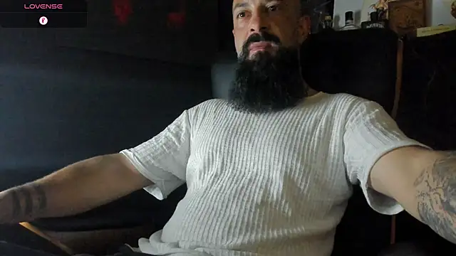 Snapshot of axxelrich_ chatting on 09/25/25, 02:59 axxelrich  online show from 09/25/25, 02:59
