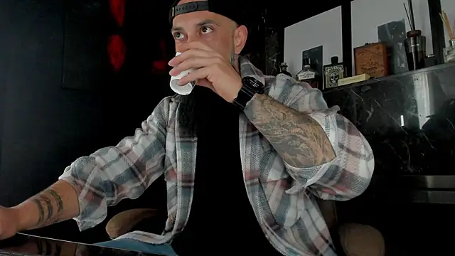 Snapshot of axxelrich_ chatting on 10/30/25, 06:04 axxelrich online show from 10/30/25, 06:04