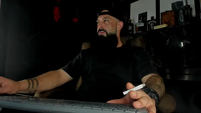 Snapshot of axxelrich_ chatting on 11/02/25, 01:08 axxelrich online show from 11/02/25, 01:08