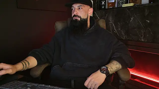 Snapshot of axxelrich_ chatting on 11/14/25, 04:44 axxelrich online show from 11/14/25, 04:44