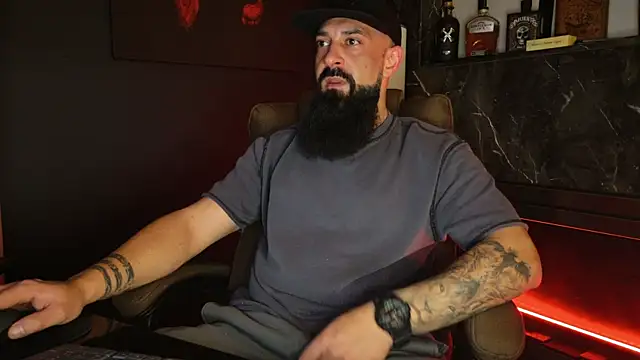 Snapshot of axxelrich_ chatting on 11/24/25, 04:56 axxelrich online show from 11/24/25, 04:56