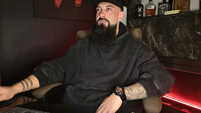 Snapshot of axxelrich_ chatting on 12/01/25, 05:12 axxelrich online show from 12/01/25, 05:12