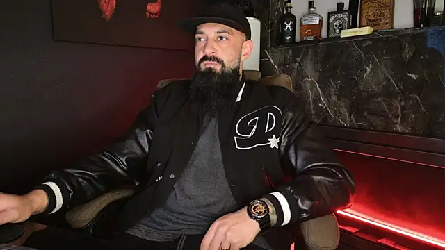 Snapshot of axxelrich_ chatting on 12/14/25, 06:08 axxelrich online show from 12/14/25, 06:08