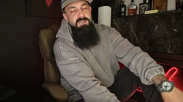 Snapshot of axxelrich_ chatting on 12/16/25, 04:50 axxelrich online show from 12/16/25, 04:50