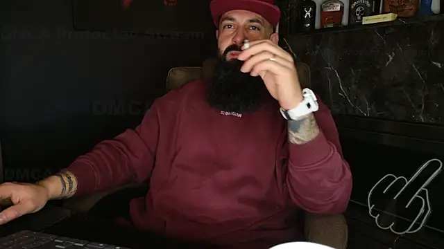 Snapshot of axxelrich_ chatting on 12/22/25, 05:15 axxelrich online show from 12/22/25, 05:15