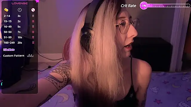 lovelylucyy online show from 12/23/24, 01:51