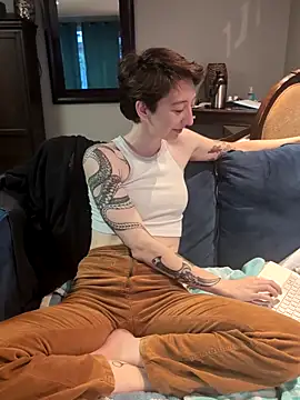 lovelylucyy online show from 09/25/25, 10:35