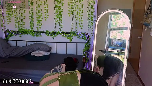 lovelylucyy online show from 07/10/26, 09:06