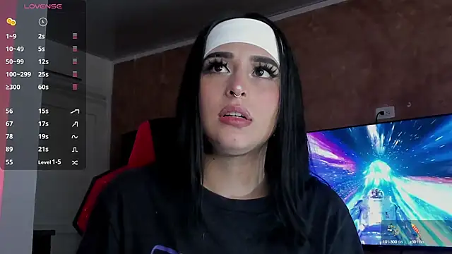 Snapshot of Charlotte_greys chatting on 12/07/24, 02:31 Charlotte greys online show from 12/07/24, 02:31