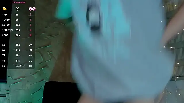 Snapshot of Charlotte_greys chatting on 12/18/24, 05:59 Charlotte greys online show from 12/18/24, 05:59